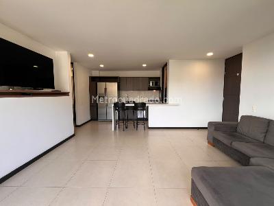 Apartamento de 2 alcobas en arriendo en Altos Del Poblado, Medellín, 87 m² · foto 3 de 13