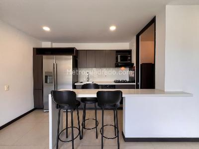 Apartamento de 2 alcobas en arriendo en Altos Del Poblado, Medellín, 87 m² · foto 4 de 13