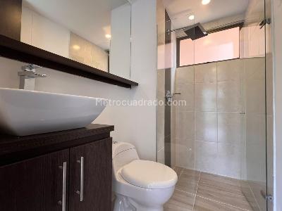 Apartamento de 2 alcobas en arriendo en El Poblado, Medellín, 68 m² · foto 10 de 11