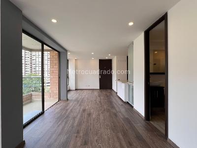 Apartamento en venta en El Poblado, Medellín · foto 2 de 11