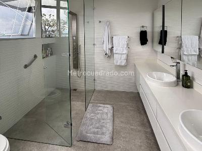 Casa de 4 alcobas en venta en El Poblado, Medellín, 1500 m² · foto 14 de 19