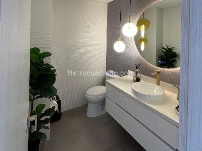Casa de 4 alcobas en venta en El Poblado, Medellín, 1500 m² · foto 16 de 19