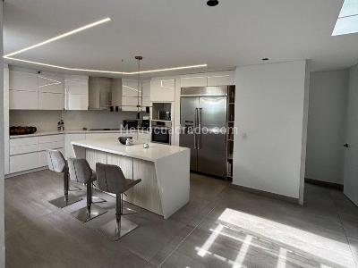 Casa de 4 alcobas en venta en El Poblado, Medellín, 1500 m² · foto 8 de 19