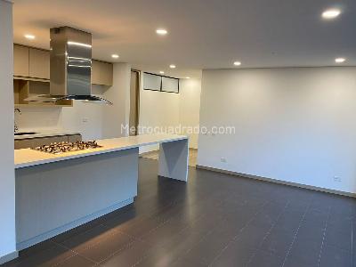 Apartamento de 2 alcobas en arriendo en Altos Del Poblado, Medellín, 103 m² · foto 2 de 12