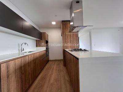 Apartamento en venta en El Poblado, Medellín · foto 3 de 15