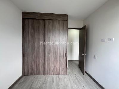 Apartamento de 3 alcobas en venta en El Poblado, Medellín, 76 m² · foto 8 de 15