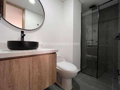 Apartamento de 2 alcobas en arriendo en El Poblado, Medellín, 62 m² · foto 11 de 12