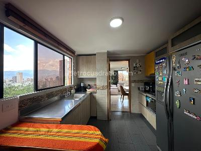 Apartamento de 3 alcobas en venta en El Tesoro, Medellín, 142 m² · foto 8 de 19