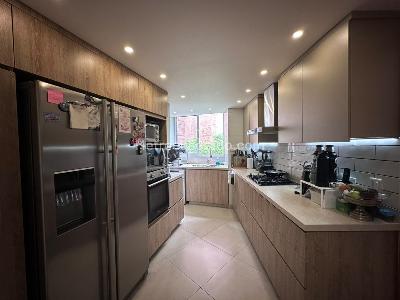 Apartamento de 3 alcobas en venta en El Poblado, Medellín, 171 m² · foto 8 de 19