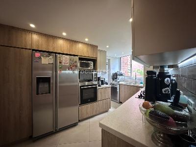 Apartamento de 3 alcobas en venta en El Poblado, Medellín, 171 m² · foto 9 de 19