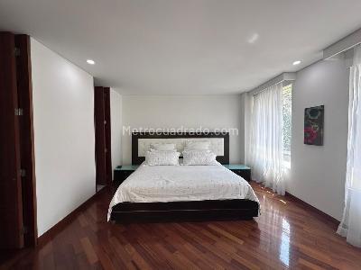 Apartamento de 2 alcobas en arriendo en El Poblado, Medellín, 135 m² · foto 10 de 20