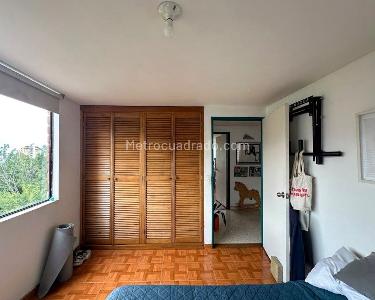 Apartamento de 3 alcobas en venta en El Castillo, Medellín, 137 m² · foto 11 de 14