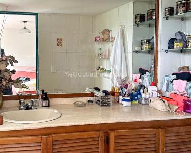 Apartamento de 3 alcobas en venta en El Castillo, Medellín, 137 m² · foto 14 de 14