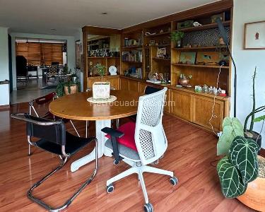 Apartamento de 3 alcobas en venta en El Castillo, Medellín, 137 m² · foto 3 de 14