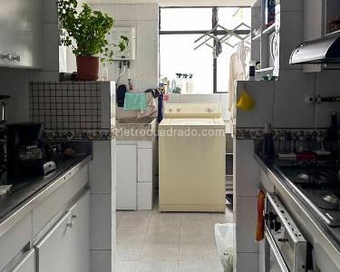 Apartamento de 3 alcobas en venta en El Castillo, Medellín, 137 m² · foto 4 de 14