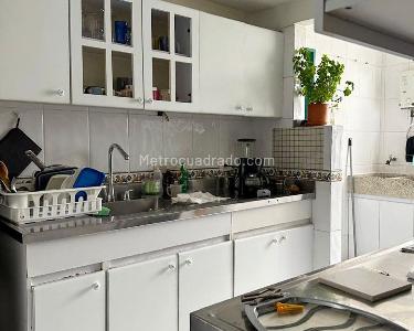 Apartamento de 3 alcobas en venta en El Castillo, Medellín, 137 m² · foto 6 de 14