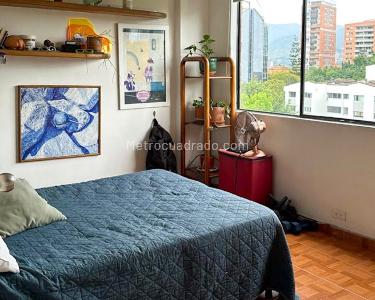 Apartamento de 3 alcobas en venta en El Castillo, Medellín, 137 m² · foto 7 de 14