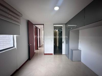 Apartamento de 3 alcobas en venta en El Poblado, Medellín, 74 m² · foto 10 de 19