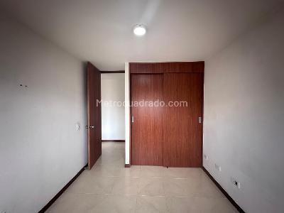 Apartamento de 3 alcobas en venta en El Poblado, Medellín, 74 m² · foto 17 de 19