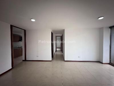 Apartamento de 3 alcobas en venta en El Poblado, Medellín, 74 m² · foto 3 de 19