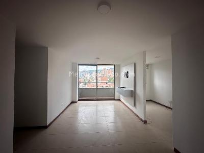 Apartamento de 3 alcobas en venta en El Poblado, Medellín, 74 m² · foto 4 de 19
