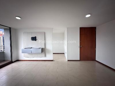 Apartamento de 3 alcobas en venta en El Poblado, Medellín, 74 m² · foto 5 de 19