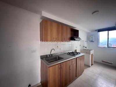 Apartamento de 3 alcobas en venta en El Poblado, Medellín, 74 m² · foto 8 de 19