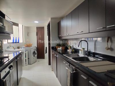 Apartamento de 3 alcobas en venta en El Poblado, Medellín, 154 m² · foto 7 de 19