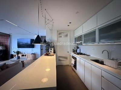Apartamento de 2 alcobas en venta en El Poblado, Medellín, 109 m² · foto 6 de 18