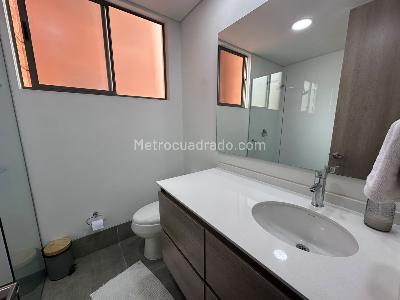 Apartamento de 2 alcobas en venta en El Poblado, Medellín, 91 m² · foto 16 de 17
