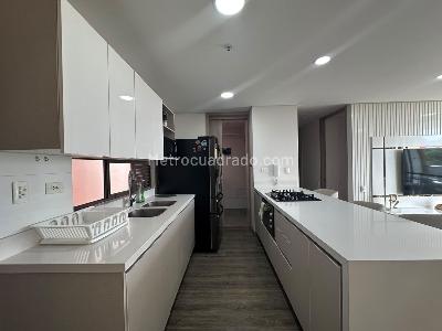 Apartamento de 2 alcobas en venta en El Poblado, Medellín, 91 m² · foto 6 de 17