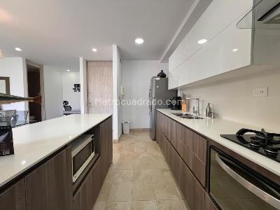 Apartamento de 2 alcobas en venta en El Poblado, Medellín, 100 m² · foto 7 de 14