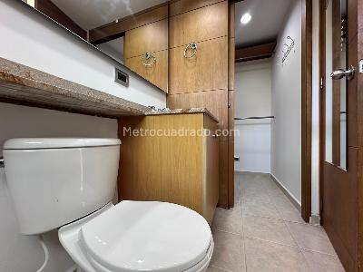 Apartamento de 1 alcoba en venta en El Poblado, Medellín, 57 m² · foto 14 de 15