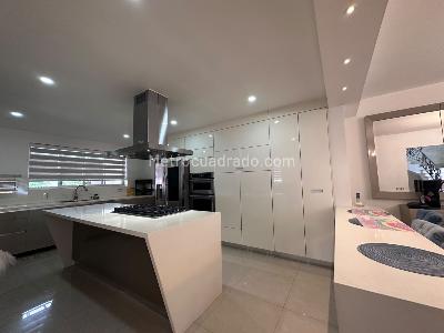 Casa de 4 alcobas en venta en El Poblado, Medellín, 530 m² · foto 6 de 20