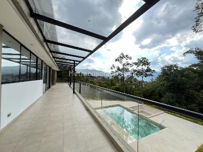 Casa de 4 alcobas en arriendo en Envigado, Envigado, 335 m² · foto 17 de 19