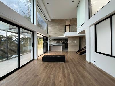 Casa de 4 alcobas en arriendo en Envigado, Envigado, 335 m² · foto 2 de 19