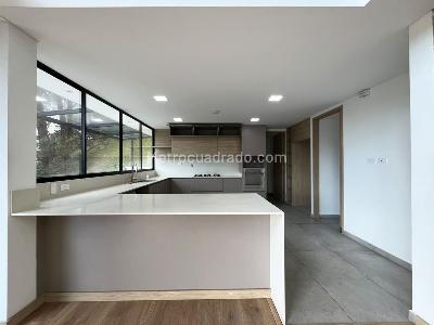 Casa de 4 alcobas en arriendo en Envigado, Envigado, 335 m² · foto 4 de 19