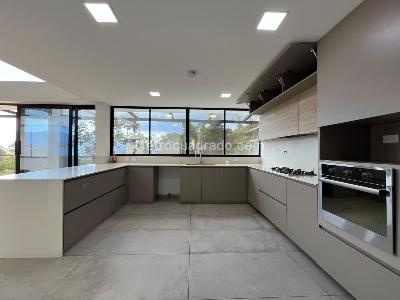Casa de 4 alcobas en arriendo en Envigado, Envigado, 335 m² · foto 5 de 19