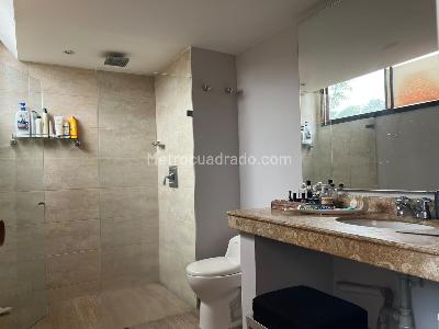 Apartamento de 2 alcobas en venta en El Poblado, Medellín, 174 m² · foto 15 de 16