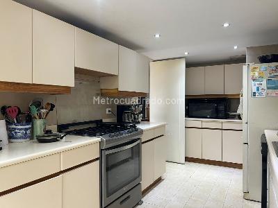 Apartamento de 2 alcobas en venta en El Poblado, Medellín, 174 m² · foto 7 de 16