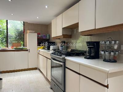 Apartamento de 2 alcobas en venta en El Poblado, Medellín, 174 m² · foto 8 de 16