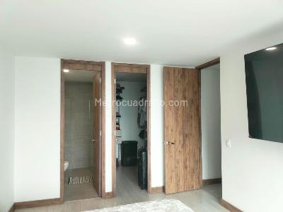 Apartamento de 2 alcobas en venta en El Poblado, Medellín, 86 m² · foto 11 de 16