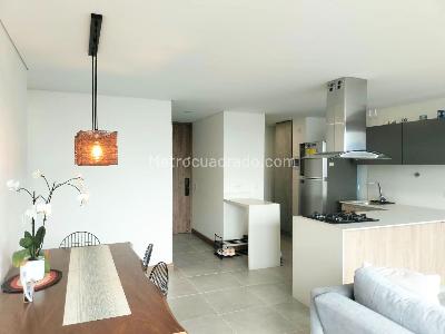 Apartamento de 2 alcobas en venta en El Poblado, Medellín, 86 m² · foto 3 de 16