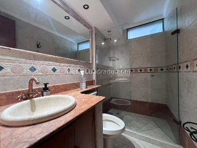 Apartamento de 3 alcobas en arriendo en Altos Del Poblado, Medellín, 78 m² · foto 12 de 13