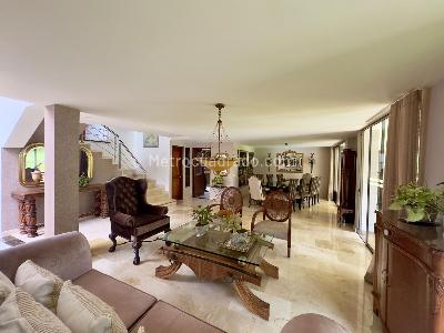 Casa de 4 alcobas en venta en Envigado, Envigado, 500 m² · foto 2 de 17