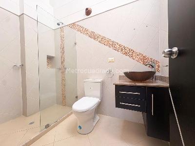 Casa de 5 alcobas en venta en Sabaneta, Sabaneta, 300 m² · foto 18 de 19