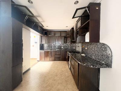 Casa de 5 alcobas en venta en Sabaneta, Sabaneta, 300 m² · foto 3 de 19