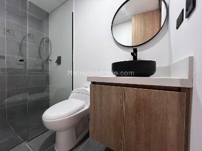 Apartamento de 2 alcobas en arriendo en El Poblado, Medellín, 62 m² · foto 11 de 12