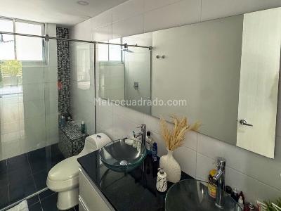 Apartamento de 3 alcobas en venta en El Poblado, Medellín, 148 m² · foto 13 de 15
