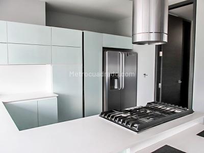 Apartamento en venta en El Poblado, Medellín · foto 3 de 16